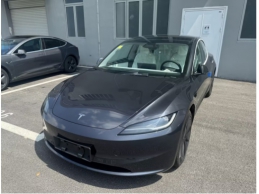 一辆运损修复后的特斯拉商品车MODEL3