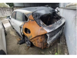 一台火灾受损的商品车