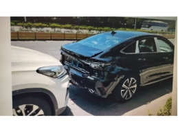 一台运输质损商品车奇瑞艾瑞泽8，睿，石墨黑，2025，1.6T-7DCT国六，RDE。