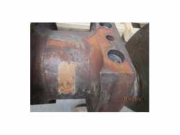 一台进水生锈受损的风电平台发电机曲轴约10吨