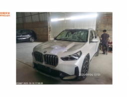 一辆自然灾害受损的BMW X1