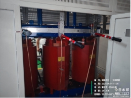 一台受损的变压器