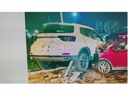 一台运输质损商品车瑞虎5X、2025款、1.5L-CVT、国六、卓越型、皓月白