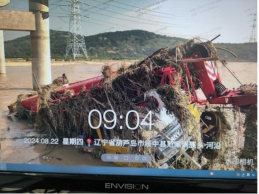 一台水淹受损的吊车