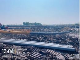 一台倾覆受损的25吨徐工吊车2014年整车