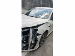 一台受损的出口凯翼商品车