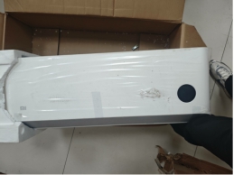 3台受损的空调室内机