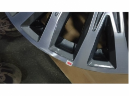 一批受损的轮毂4个