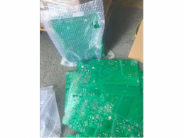 一批受损的印刷板200张