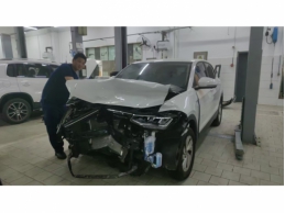 一台4S店修复后大众商品车