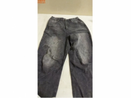 一批水管爆裂受损的衣物95件