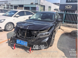 一台4S店修复后的商品车大众